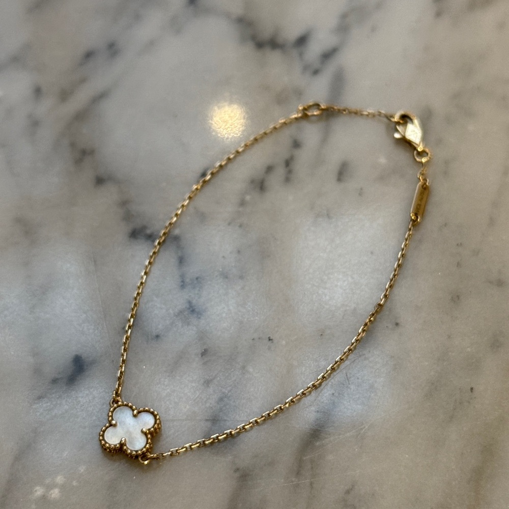 VAN CLEEF & ARPELS 18K Yellow Gold, Mother-of-pearl Sweet Alhambra Bracelet - Picture 4 of 7